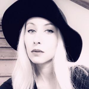 Meet your Posher, Roxana